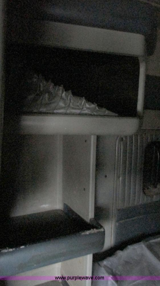 image for item G9284 1998 Kenworth T800 semi truck