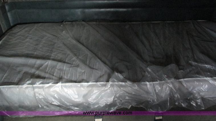 image for item G9284 1998 Kenworth T800 semi truck