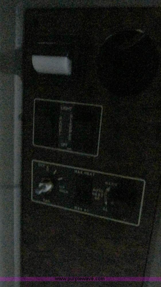 image for item G9284 1998 Kenworth T800 semi truck