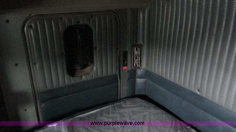 image for item G9284 1998 Kenworth T800 semi truck