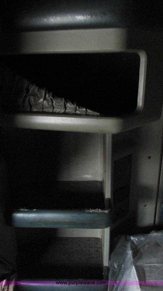 image for item G9284 1998 Kenworth T800 semi truck