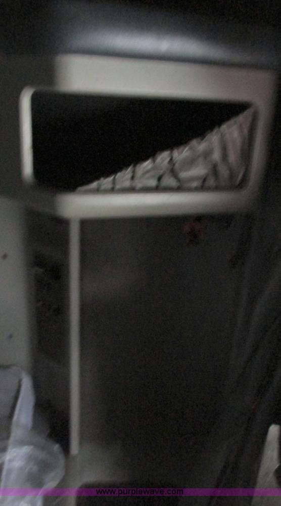 image for item G9284 1998 Kenworth T800 semi truck