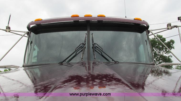 image for item G9284 1998 Kenworth T800 semi truck