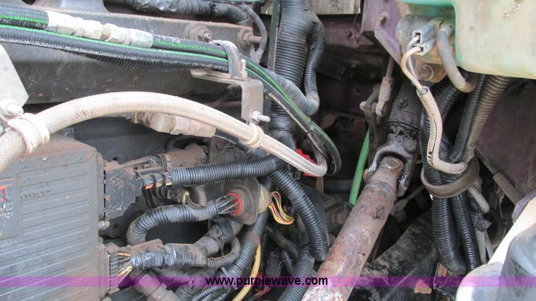 image for item G9284 1998 Kenworth T800 semi truck