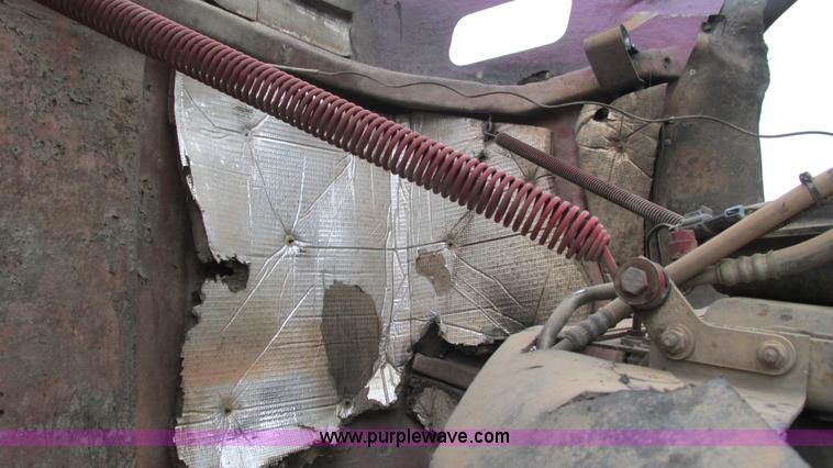 image for item G9284 1998 Kenworth T800 semi truck