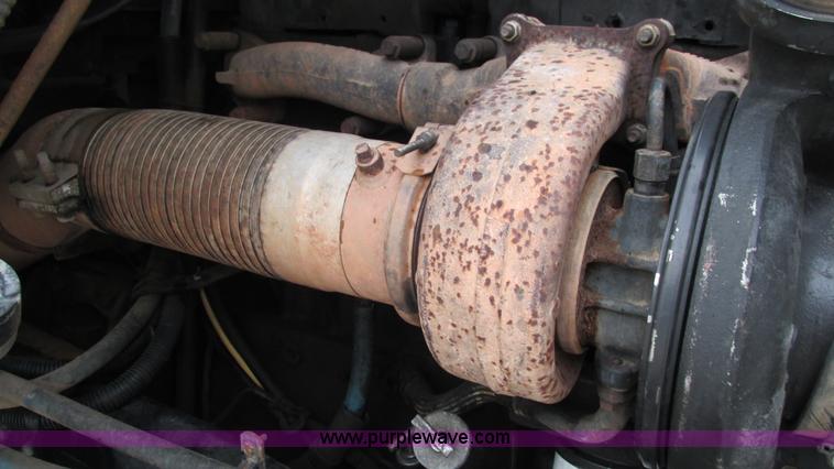 image for item G9284 1998 Kenworth T800 semi truck