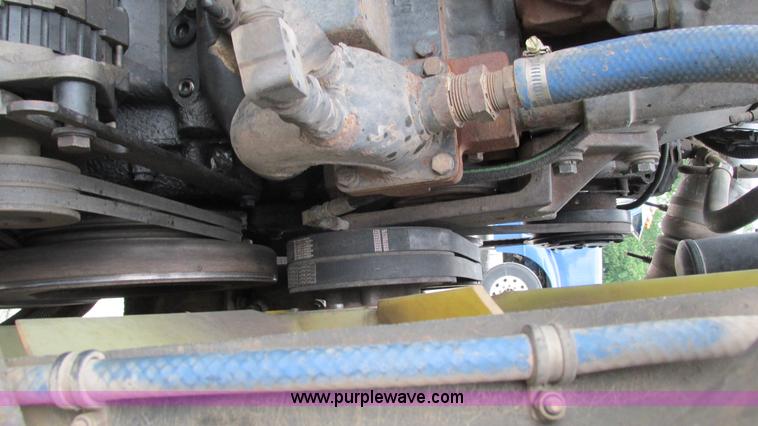 image for item G9284 1998 Kenworth T800 semi truck