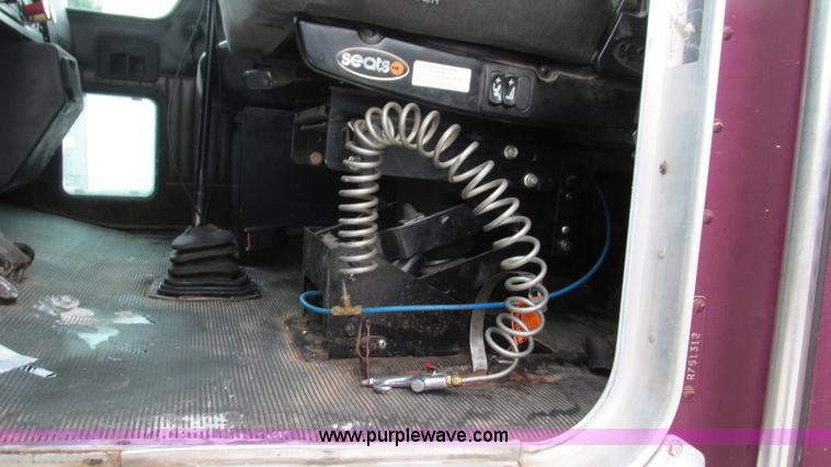 image for item G9284 1998 Kenworth T800 semi truck