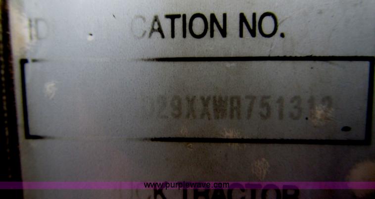 image for item G9284 1998 Kenworth T800 semi truck