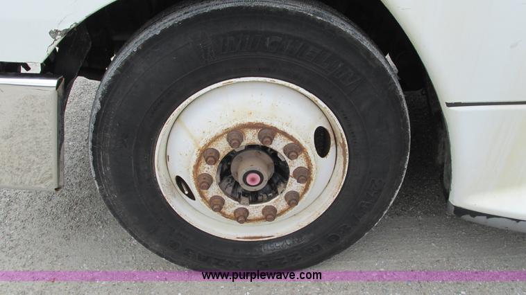 image for item G9285 2000 Freightliner Century Class C120 semi truck