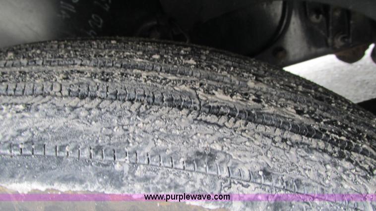 image for item G9285 2000 Freightliner Century Class C120 semi truck