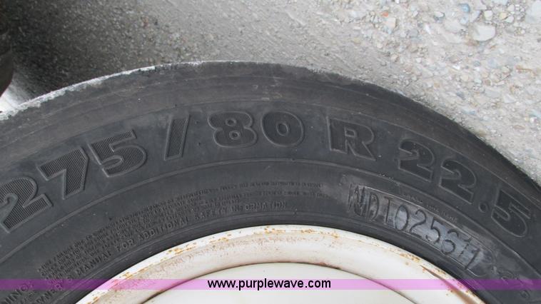 image for item G9285 2000 Freightliner Century Class C120 semi truck