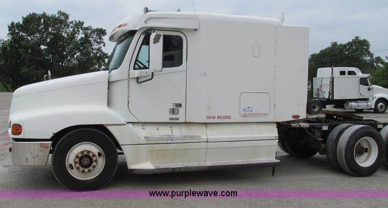 image for item G9285 2000 Freightliner Century Class C120 semi truck