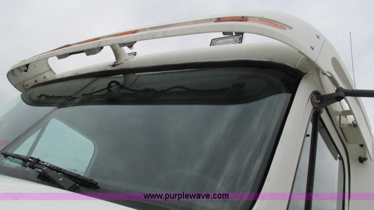 image for item G9285 2000 Freightliner Century Class C120 semi truck