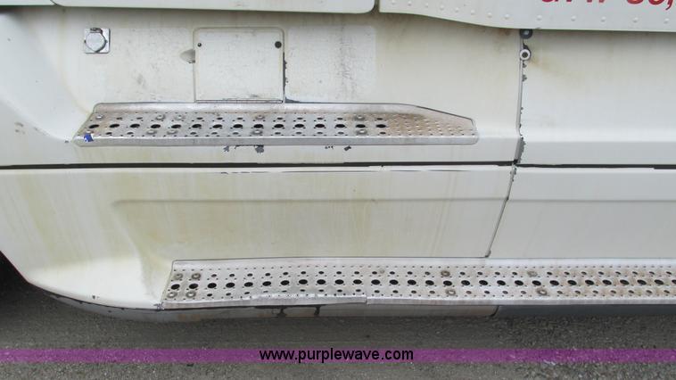 image for item G9285 2000 Freightliner Century Class C120 semi truck