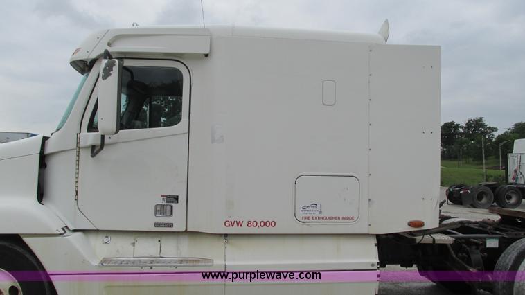 image for item G9285 2000 Freightliner Century Class C120 semi truck