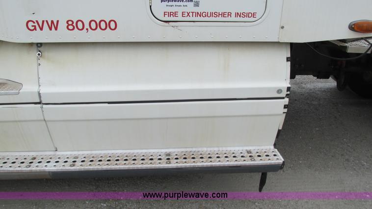 image for item G9285 2000 Freightliner Century Class C120 semi truck