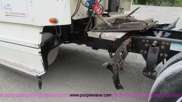 image for item G9285 2000 Freightliner Century Class C120 semi truck