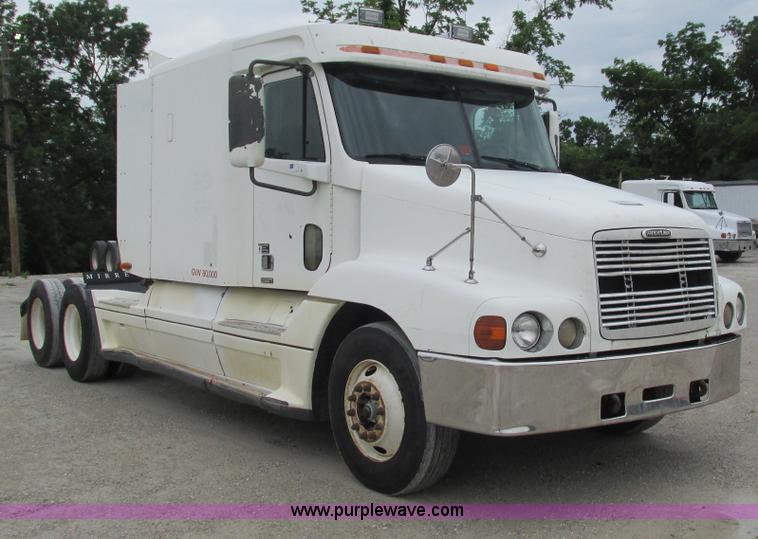 image for item G9285 2000 Freightliner Century Class C120 semi truck