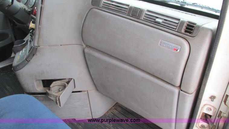 image for item G9285 2000 Freightliner Century Class C120 semi truck