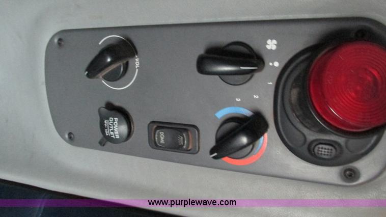 image for item G9285 2000 Freightliner Century Class C120 semi truck