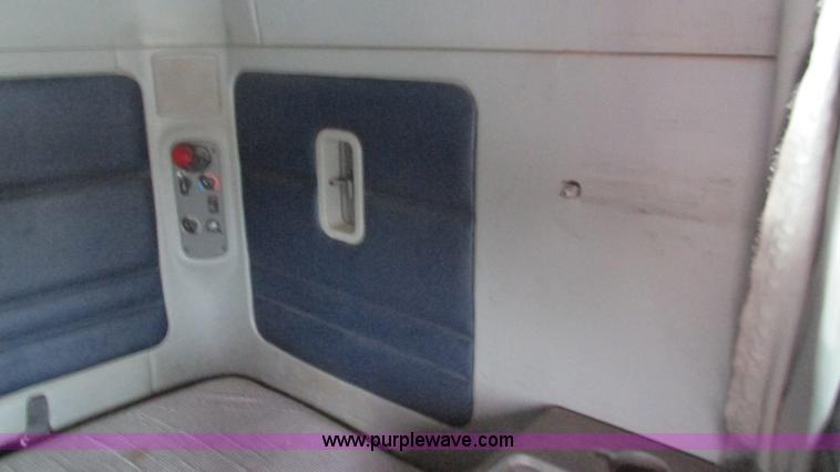 image for item G9285 2000 Freightliner Century Class C120 semi truck