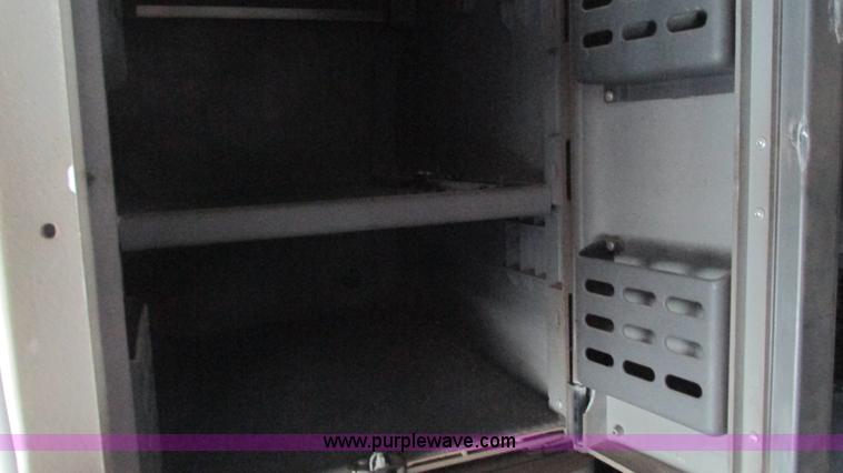 image for item G9285 2000 Freightliner Century Class C120 semi truck