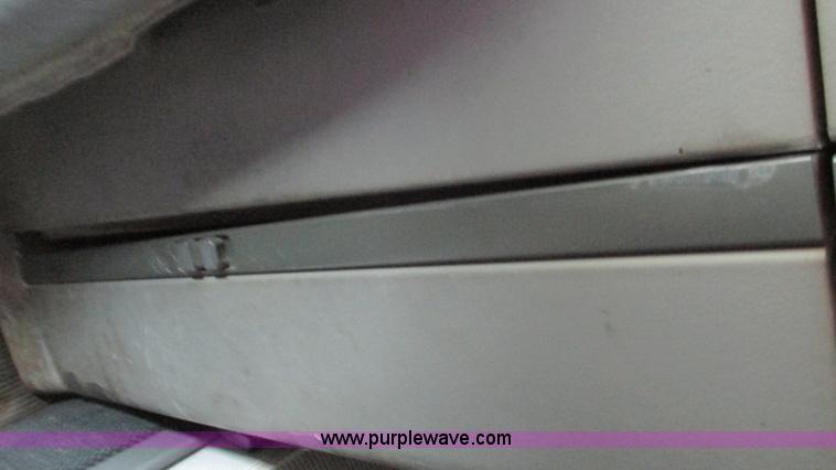 image for item G9285 2000 Freightliner Century Class C120 semi truck