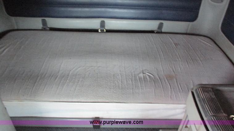 image for item G9285 2000 Freightliner Century Class C120 semi truck