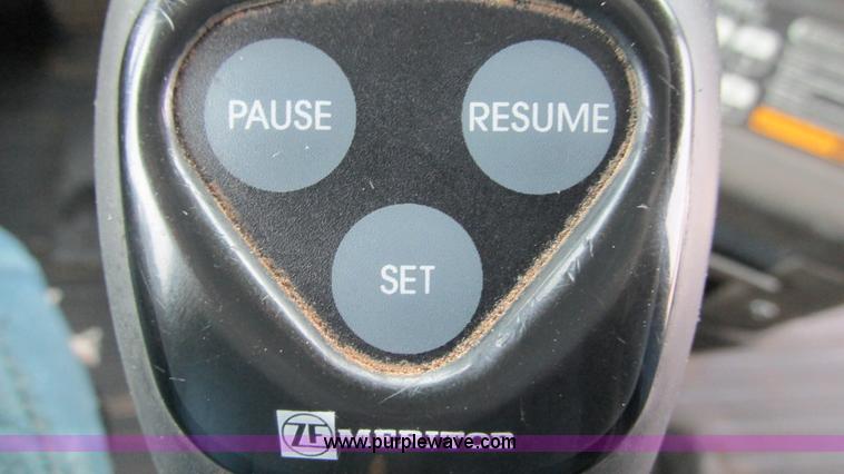 image for item G9285 2000 Freightliner Century Class C120 semi truck