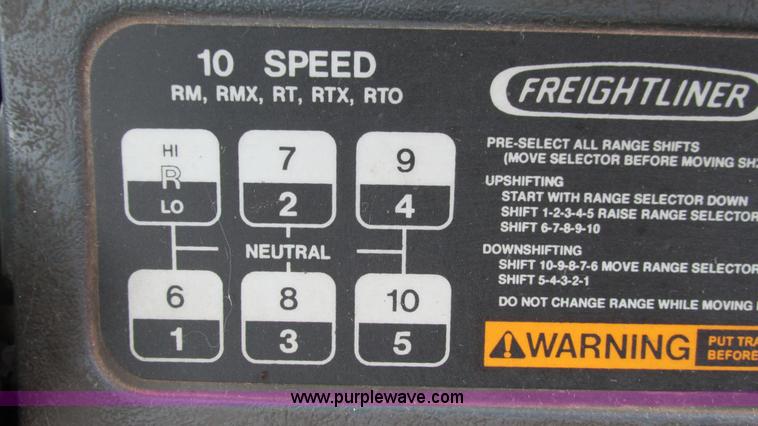 image for item G9285 2000 Freightliner Century Class C120 semi truck