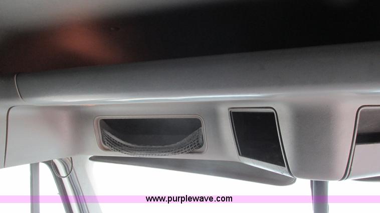 image for item G9285 2000 Freightliner Century Class C120 semi truck