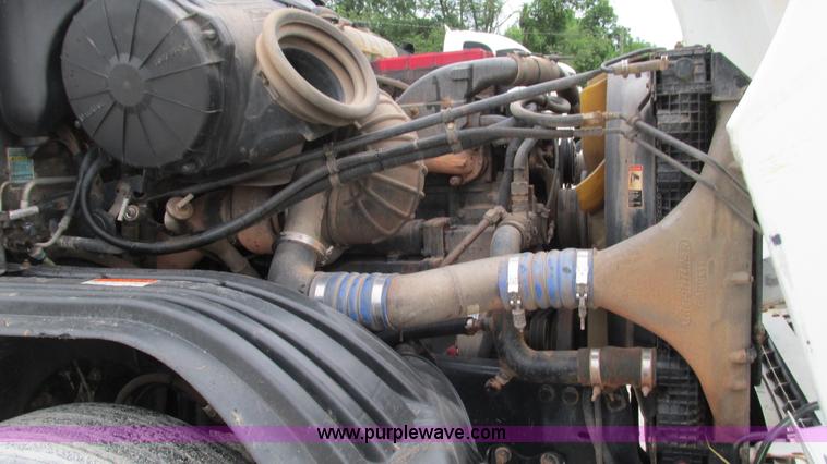 image for item G9285 2000 Freightliner Century Class C120 semi truck