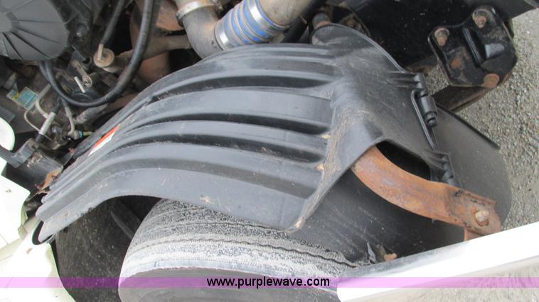 image for item G9285 2000 Freightliner Century Class C120 semi truck