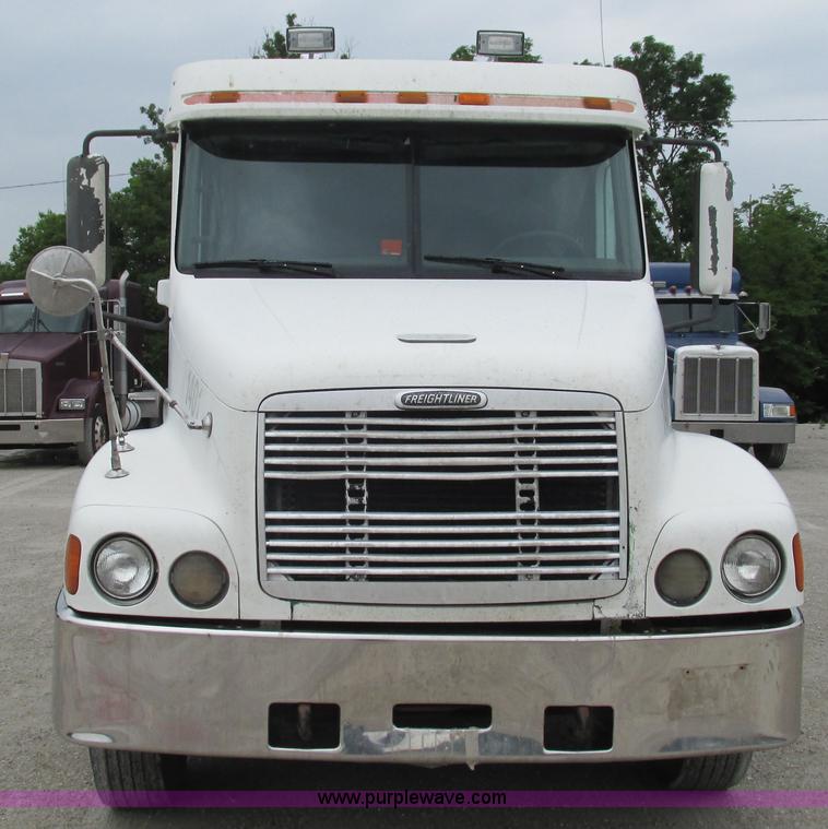 image for item G9285 2000 Freightliner Century Class C120 semi truck