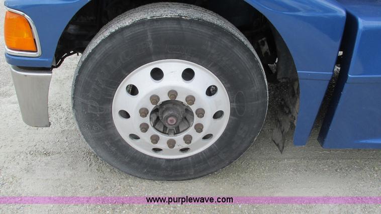 image for item G9286 1998 Peterbilt 377 semi truck