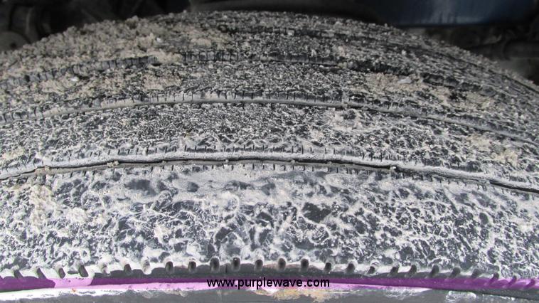 image for item G9286 1998 Peterbilt 377 semi truck