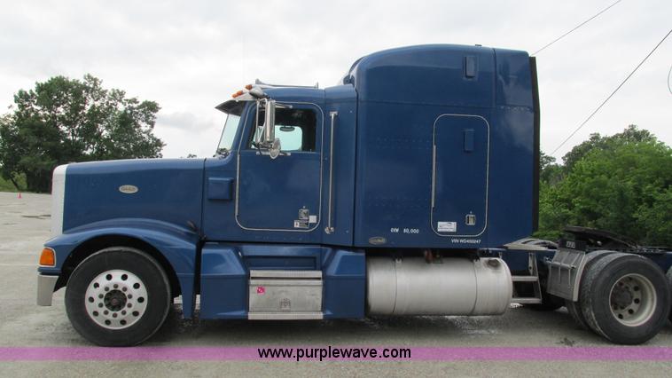 image for item G9286 1998 Peterbilt 377 semi truck