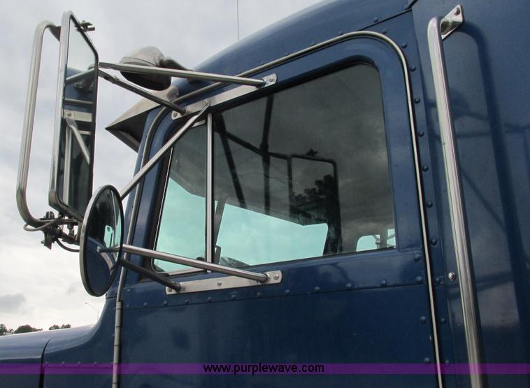 image for item G9286 1998 Peterbilt 377 semi truck