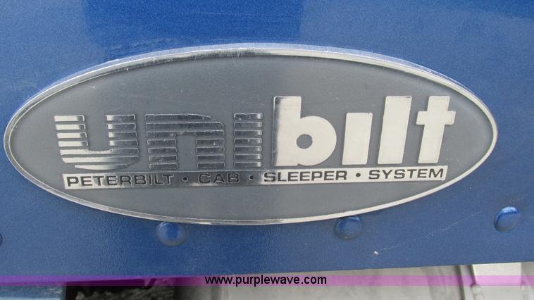 image for item G9286 1998 Peterbilt 377 semi truck