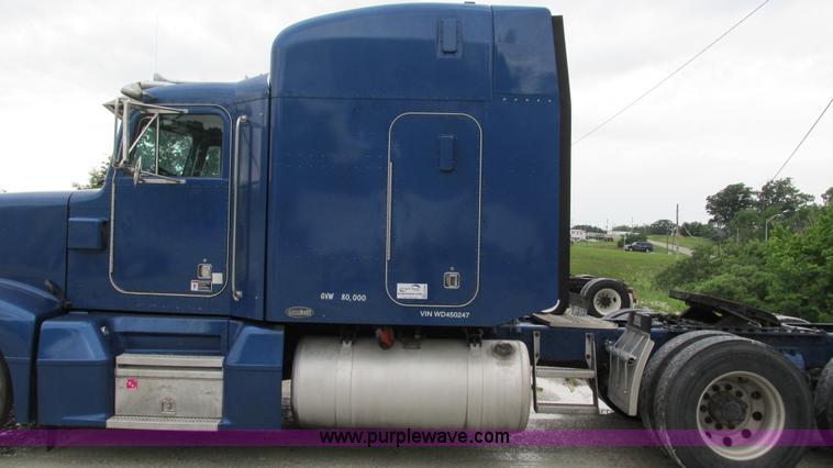 image for item G9286 1998 Peterbilt 377 semi truck