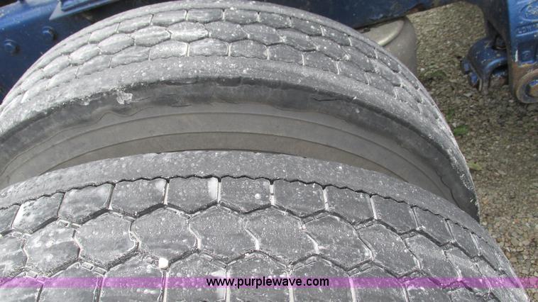 image for item G9286 1998 Peterbilt 377 semi truck