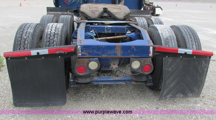 image for item G9286 1998 Peterbilt 377 semi truck