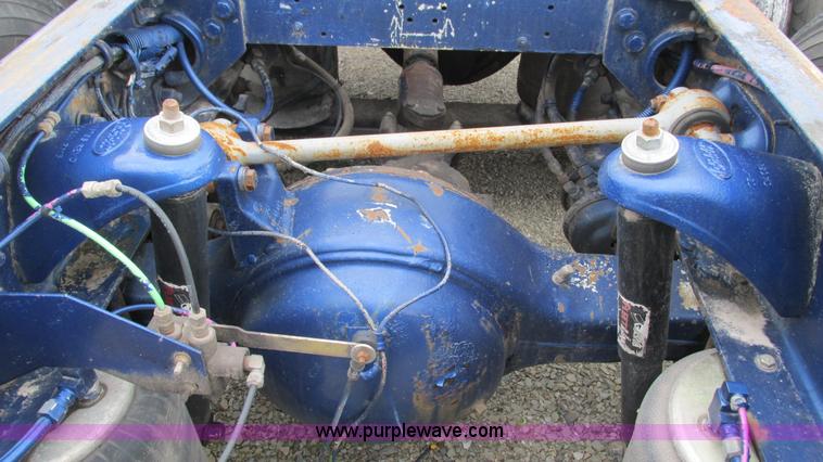 image for item G9286 1998 Peterbilt 377 semi truck