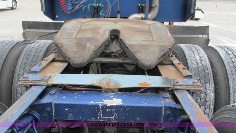 image for item G9286 1998 Peterbilt 377 semi truck