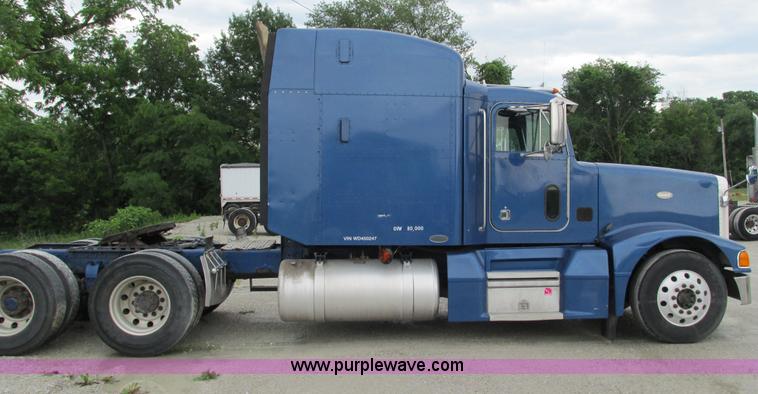 image for item G9286 1998 Peterbilt 377 semi truck