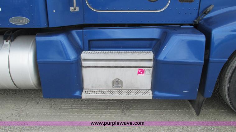 image for item G9286 1998 Peterbilt 377 semi truck