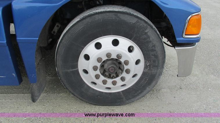 image for item G9286 1998 Peterbilt 377 semi truck