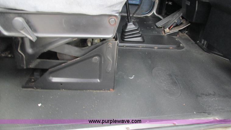 image for item G9286 1998 Peterbilt 377 semi truck