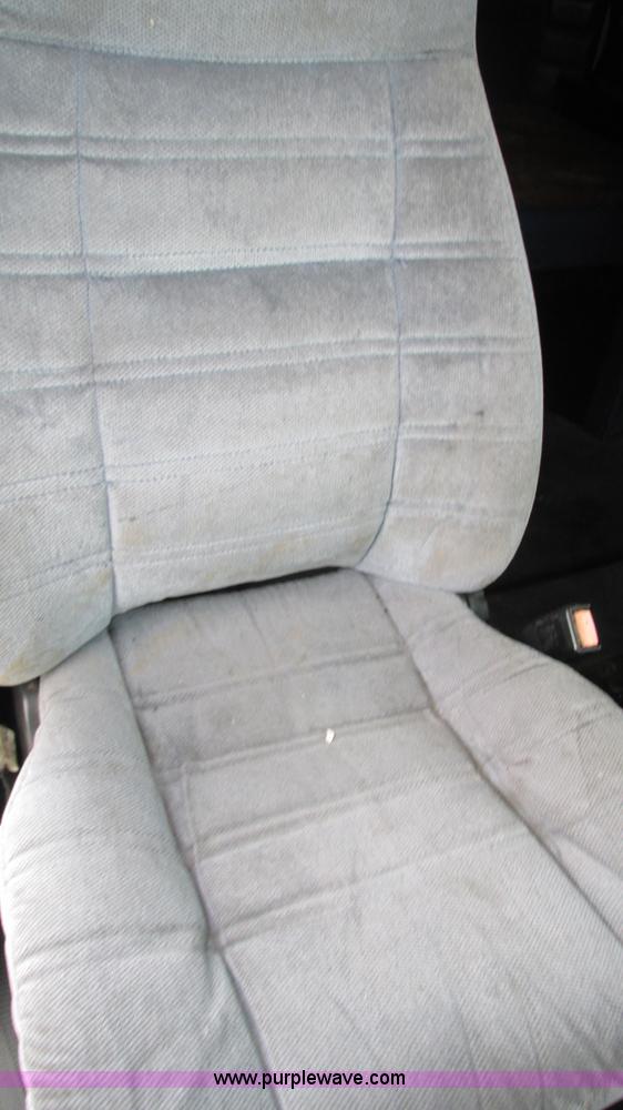 image for item G9286 1998 Peterbilt 377 semi truck